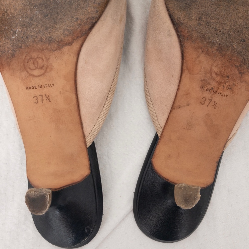 Chanel ~ Vintage blush and black mules - Picture 4 of 5